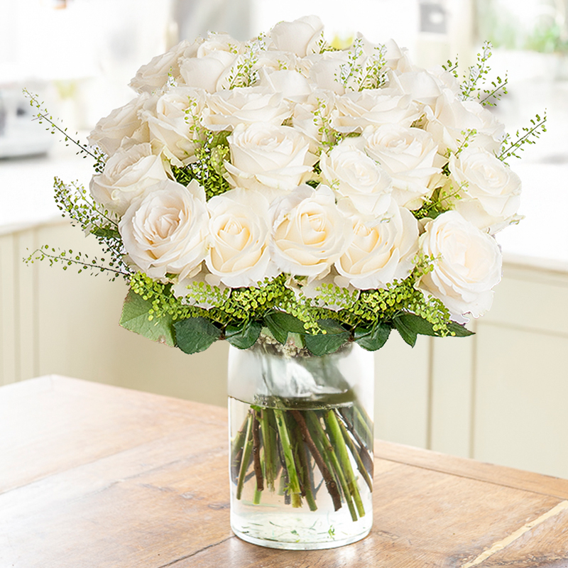 White Letterbox Roses | 12 White Roses | Letterbox Flowers | Flower Delivery UK - Blossoming Gifts