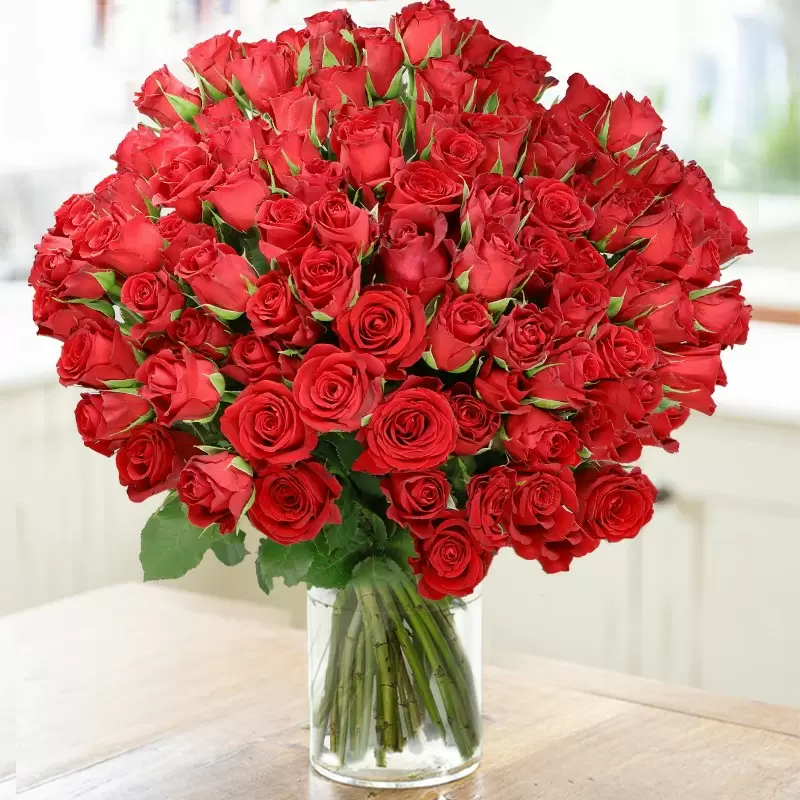 100 x Sweetheart Roses from Blossoming Gifts