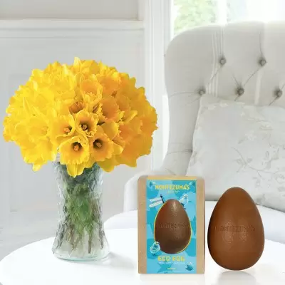 100 Best Lincolnshire Daffodils & Milk Chocolate Easter Egg 