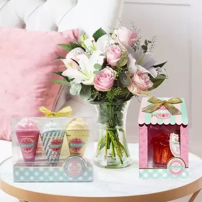 Blush Pink Rose & Lily, Raspberry Shower Gel Set & Cupcake Bath Fizzer Set (3x45g)