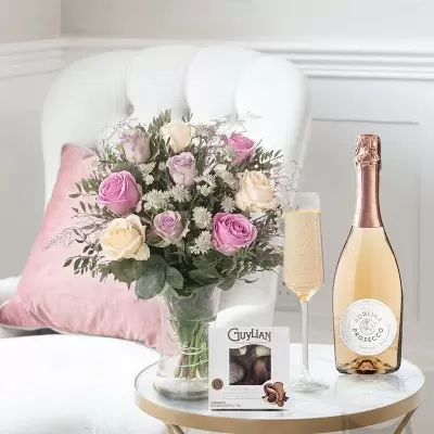 Luxury Valentine's Roses, Prosecco Rosé & 65g Chocolates